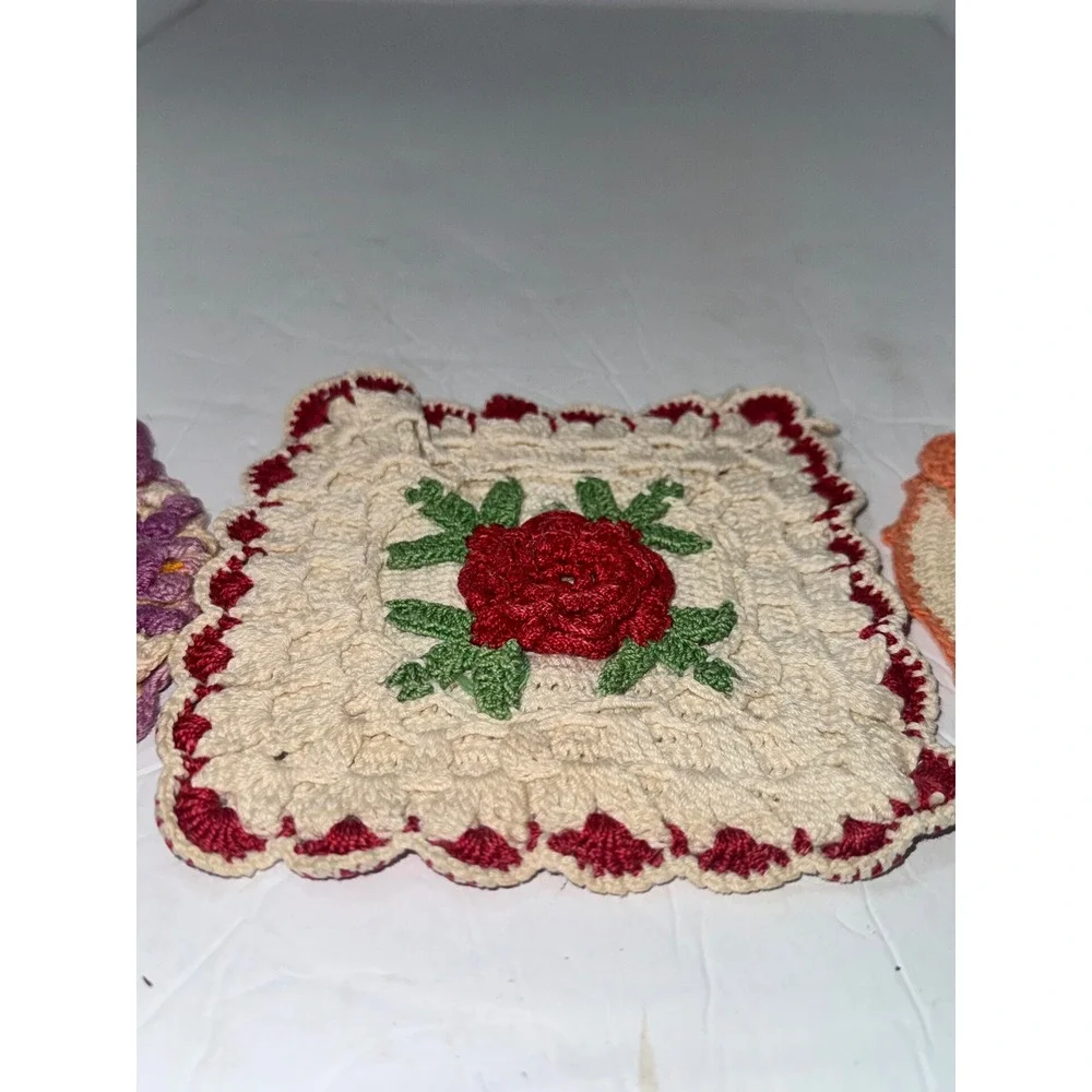 Handmade Crochet Potholders Vintage Style Floral Design Kitchen Decor Set